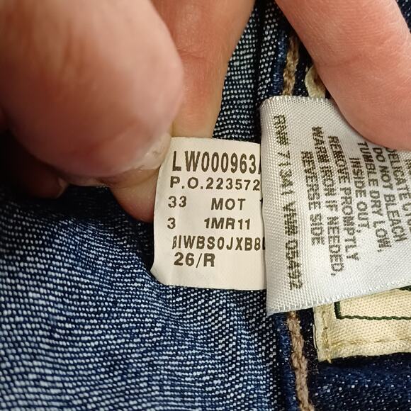 L.L. Bean Favorite Fit Straight Slimming Jeans Women’s Size 26 Blue Denim Capri - Picture 8 of 9